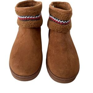 Stylish Brown Ankle Boots with Patterned Cuff